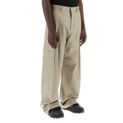 wide-legged cargo pants with ample leg