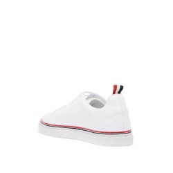 smooth leather sneakers with tricolor detail.