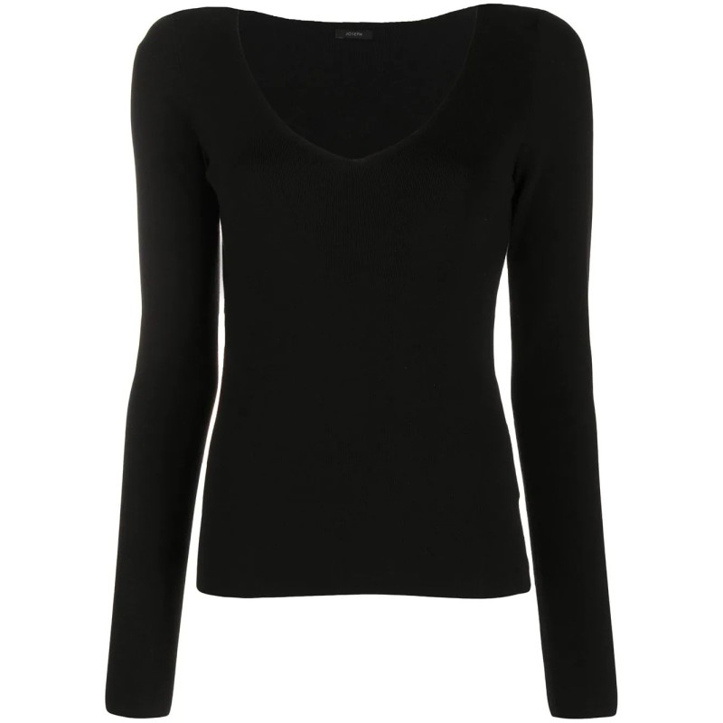 V-neck long sleeve t-shirt