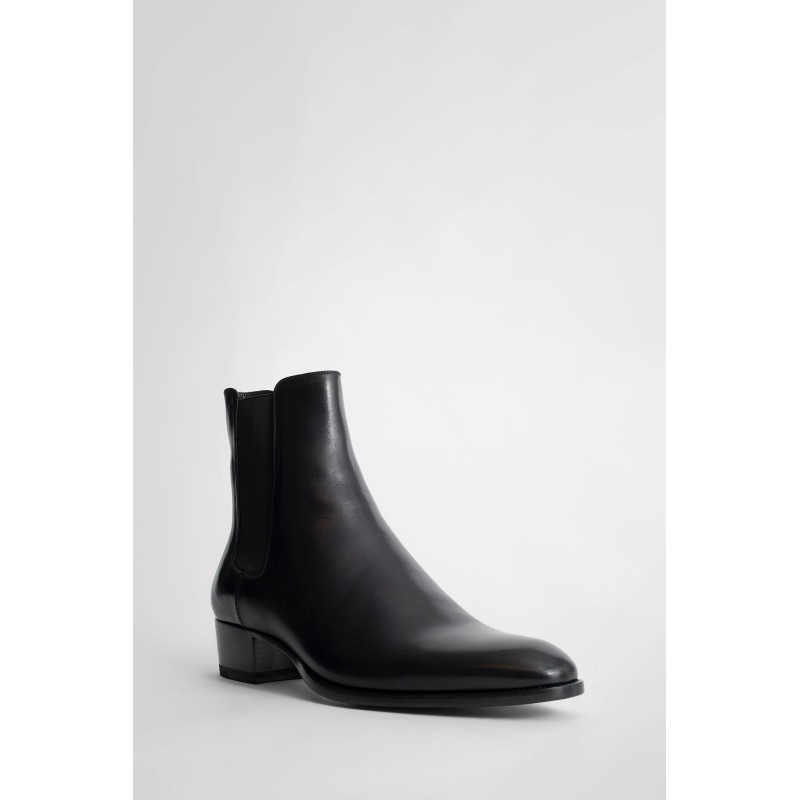 wyatt chelsea boot in smooth leather