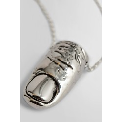 chain with fingertip pendant