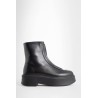 zipped boot i in leather