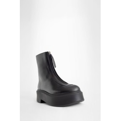 zipped boot i in leather