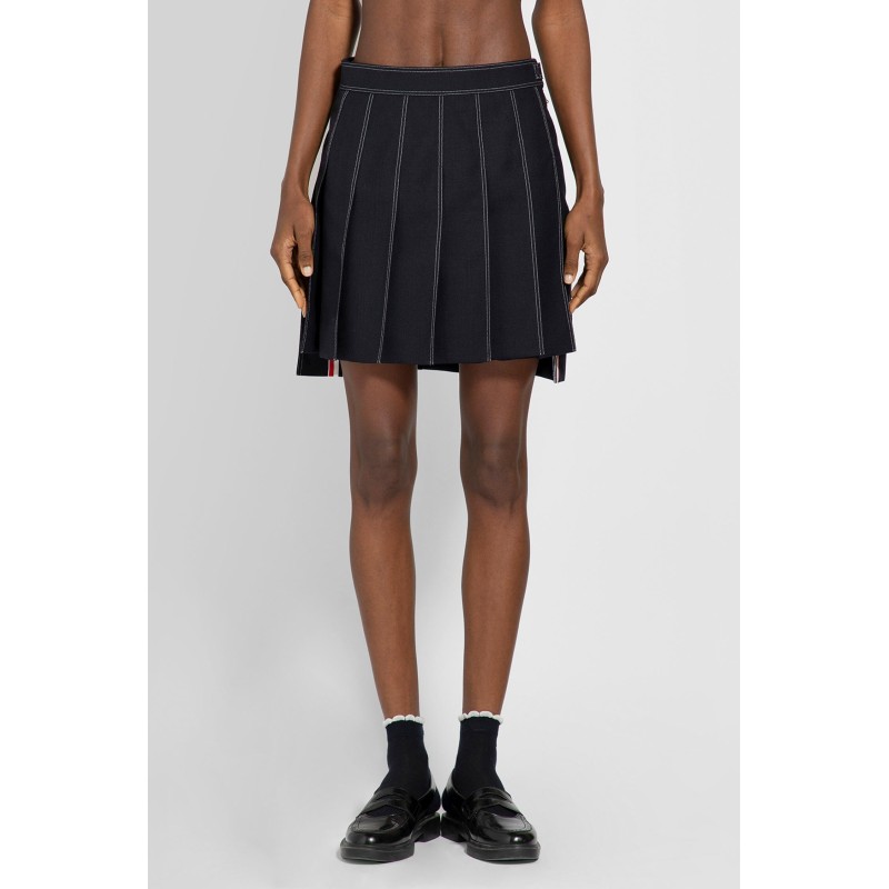 dropped back pleated mini skirt