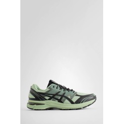 gel-terrain sneakers