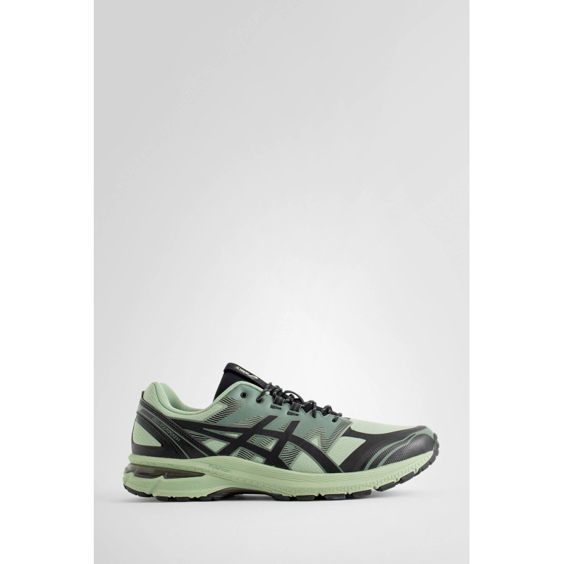 gel-terrain sneakers