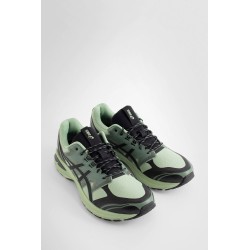 gel-terrain sneakers