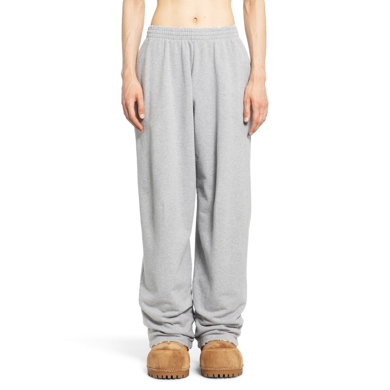 baggy sweatpants