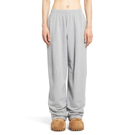 baggy sweatpants