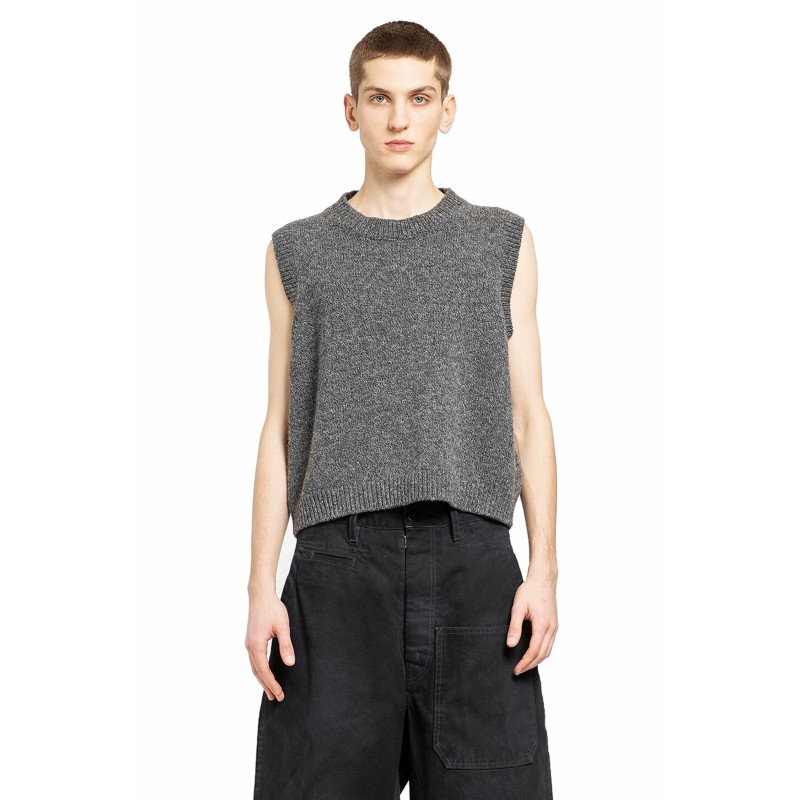 wool sleeveless sweater