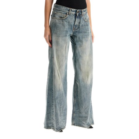 low-waisted baggy jeans