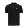 polo unisex in cotone nero con logo cuore rosso