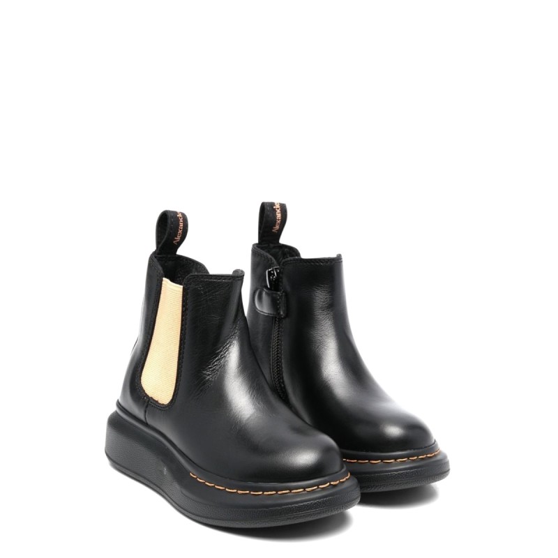 ANKLE BOOT WITH CONTRASTING ELASTIC ON THE SIDE