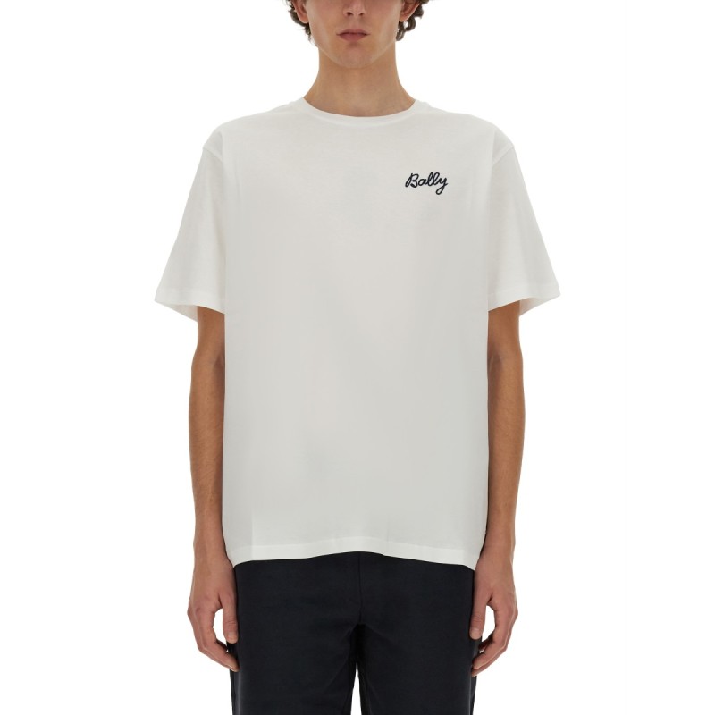 T-SHIRT WITH LOGO