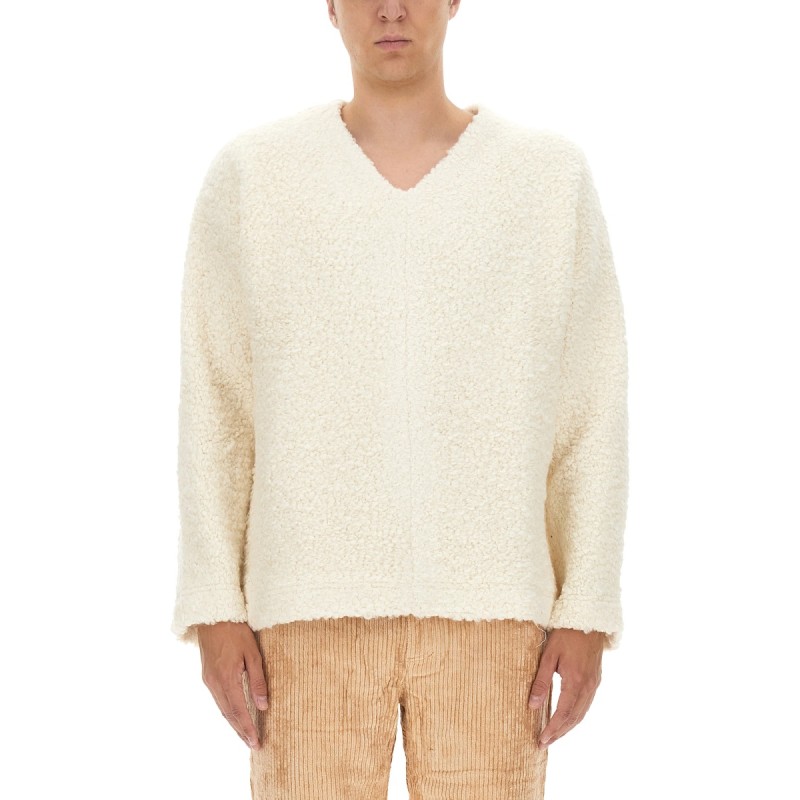 V-NECK SWEATER