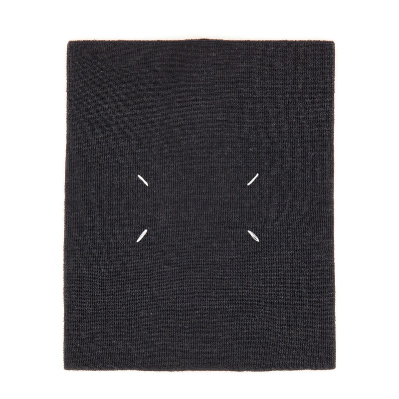 SCARF WITH LOGO