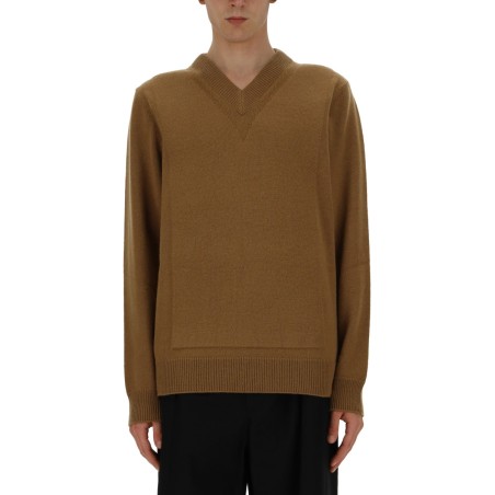 V-NECK SWEATER