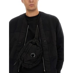 ZIP SWEATSHIRT.