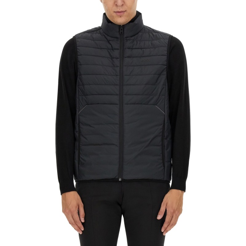 VEST WITH ZIP.