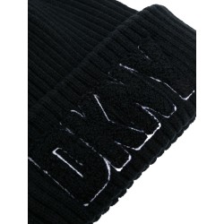 beanie with applied logo