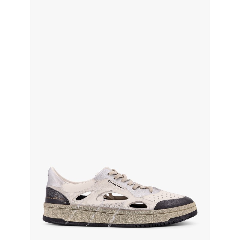 Low-top foam sneakers with lateral openwork