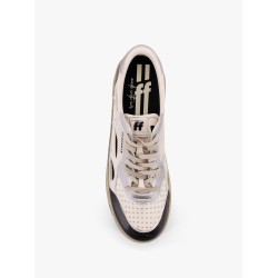 Low-top foam sneakers with lateral openwork
