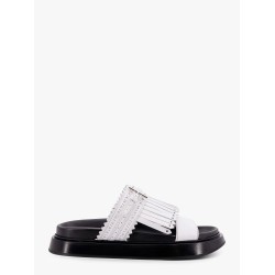 Leather sandals with fringe