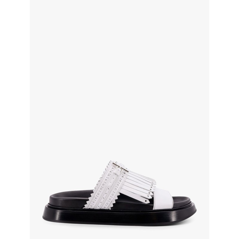 Leather sandals with fringe