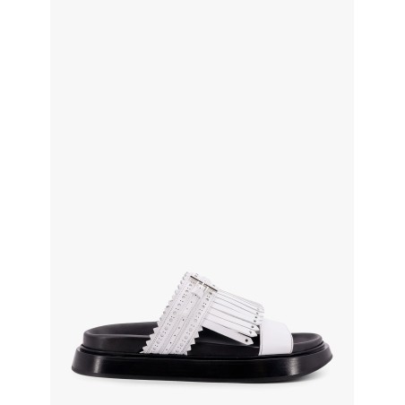 Leather sandals with fringe