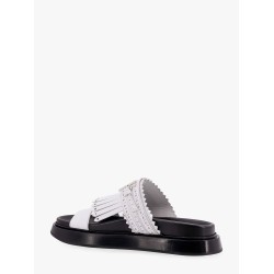Leather sandals with fringe