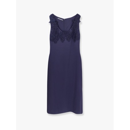 Dress with lace profile