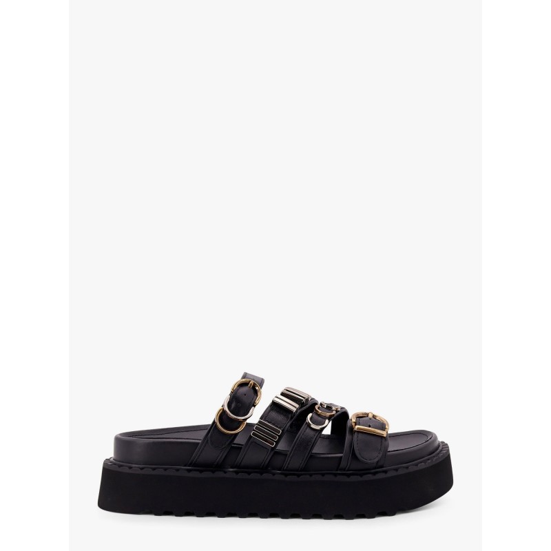 Leather sandals with metal details