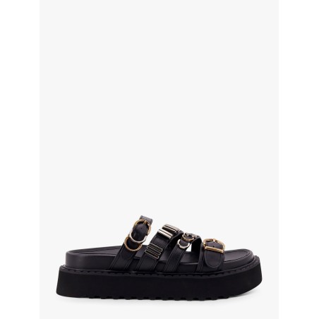 Leather sandals with metal details