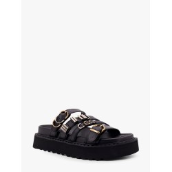Leather sandals with metal details