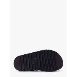 Leather sandals with metal details