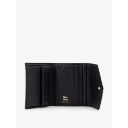 Leather small wallet with metal logo lettering