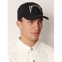 Cotton baseball hat with logo on the front