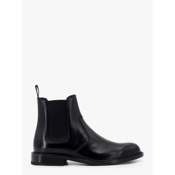 Shiny leather boots with engraved logo on the side