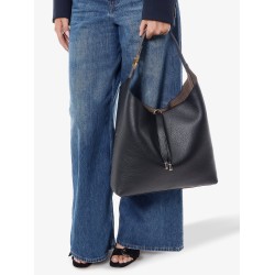 Leather shoulder bag wih iconic metal detail