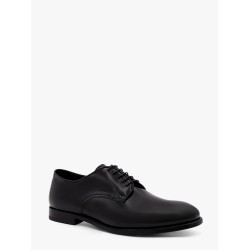 Lace-up patent leather shoe