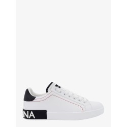 Leather sneakers with contrasting stitching