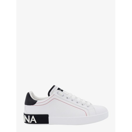 Leather sneakers with contrasting stitching