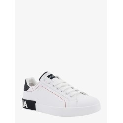 Leather sneakers with contrasting stitching