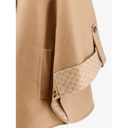 Virgin wool and cashmere cape wih pockets on the front