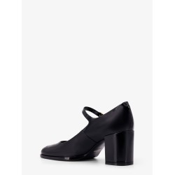 Patent leather décolleté