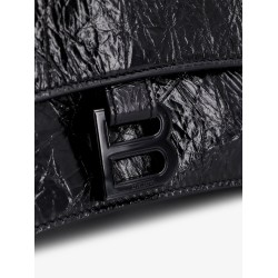 Patent leather shoulder bag with frontal monogram