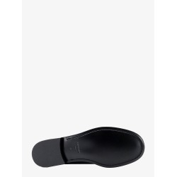 Leather loafer with iconic gancini detail