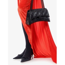 Matelassé leather shoulder bag with frontal monogram