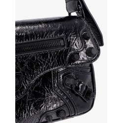 Patent leather shoulder bag with metal details