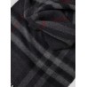 Cachemere scarf with Giant Check motif